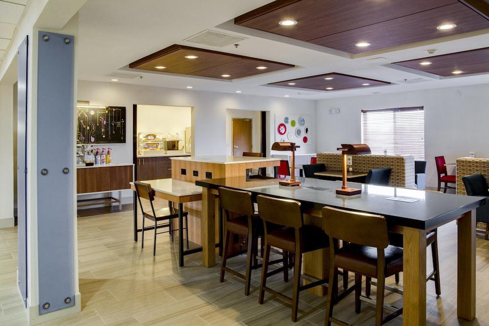 Express & Jacksonville By Ihg 3* South Jacksonville