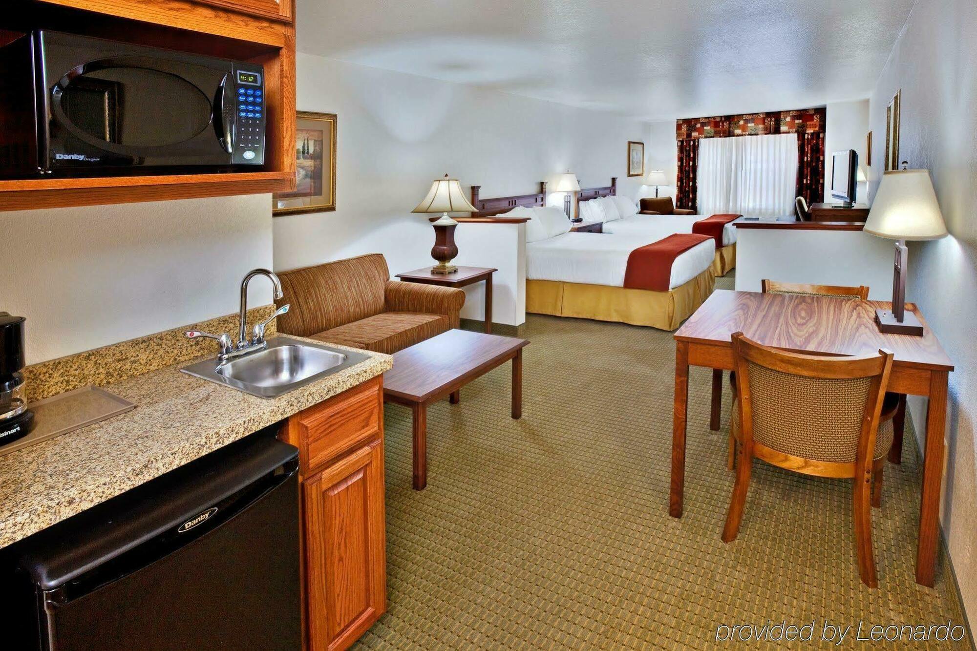 Express & Jacksonville By Ihg Hotel South Jacksonville